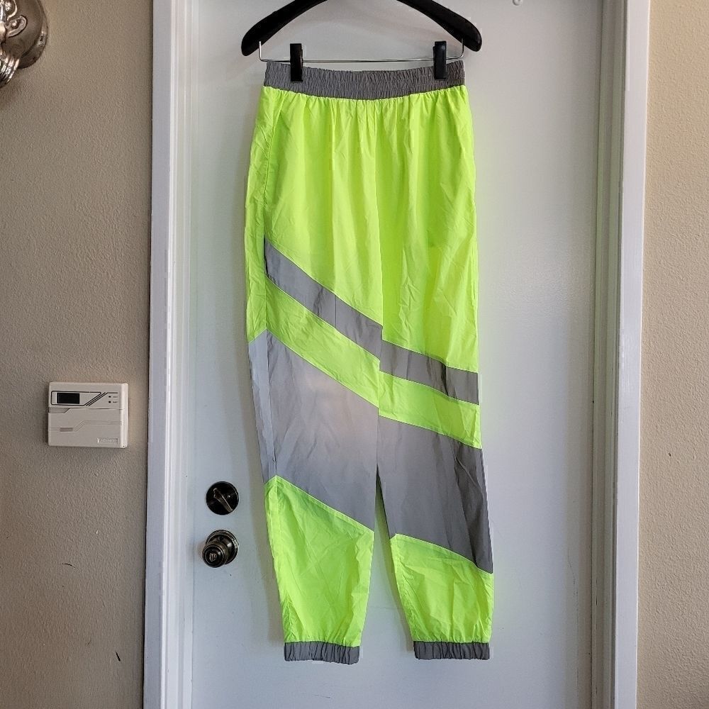 Hot and delicious windbreaker reflecting pants